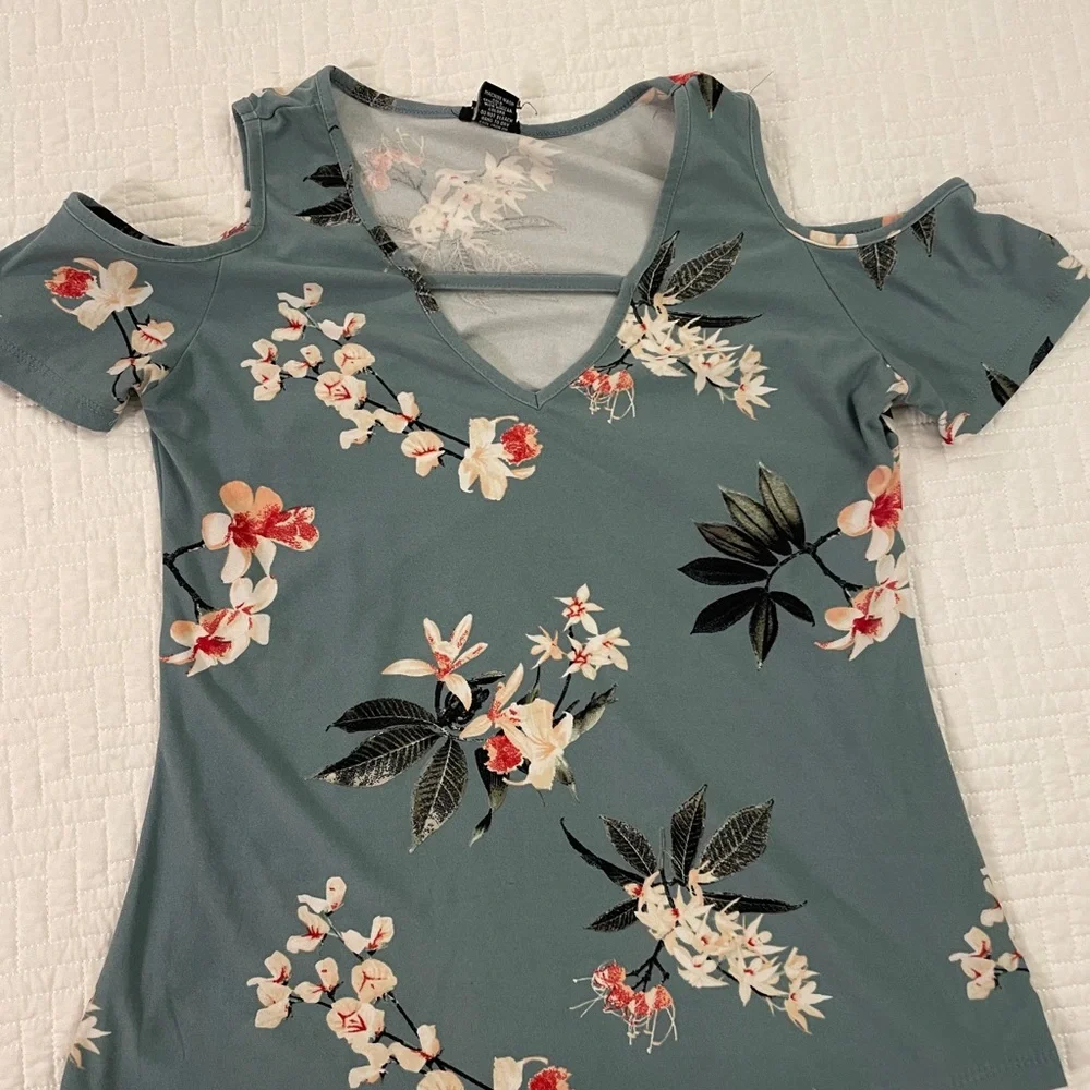 Lot of Juniors Size M Tops - Picture 8 of 10